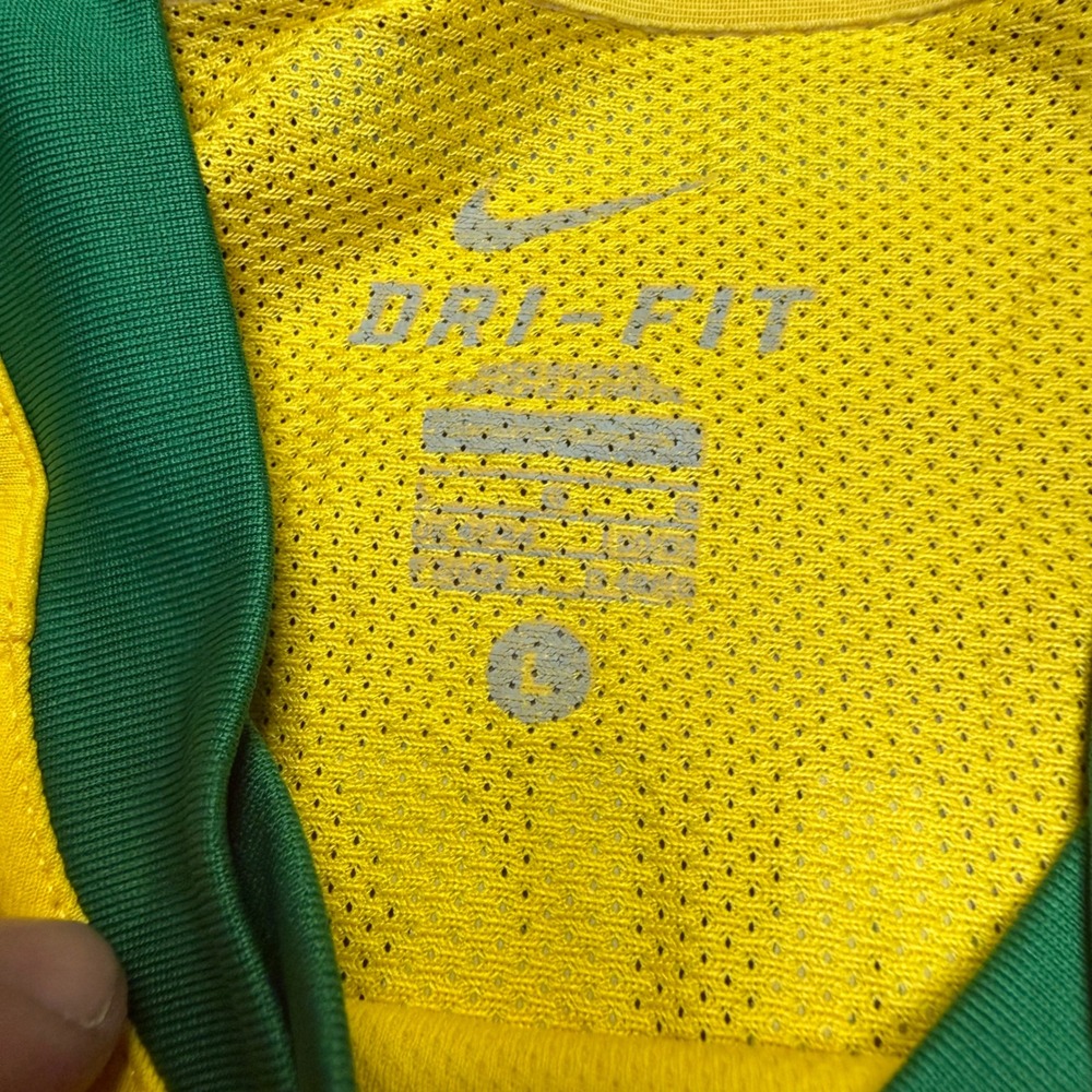 Nike Brazil Soccer Jersey Mens L Yellow Kaka 8 Authentic Dri-FIT 2010 2011 - Picture 5 of 10